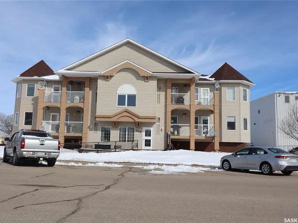UNIT 101-226 3rd AVENUE W, Assiniboia, SK S0H 3R0