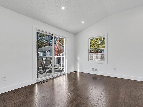 5th image of 526 Bradley Blvd