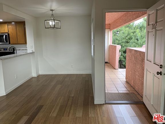5th image of 4810 S La Brea Ave APT 202