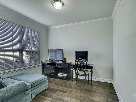 4th image of 6409 Paragon Dr
