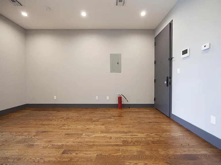 81 Stanhope St #2A — Photo 2