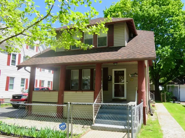 65 Rochelle St, Springfield, MA 01109