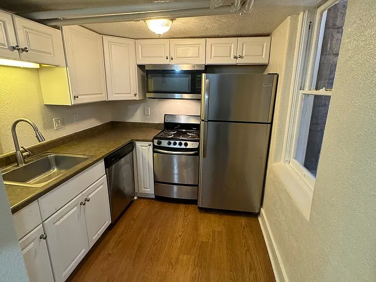 506 N Cascade Avenue — Photo 4