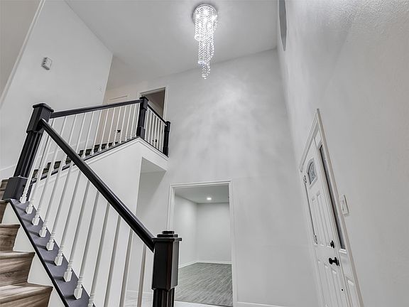 3rd image of 4023 Laverock Rd