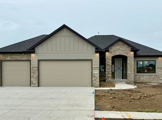 9549 Elm Creek Rd, Lincoln, NE 68520