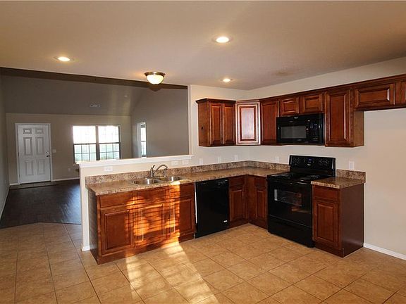 5th image of 408 E Laurel Ave