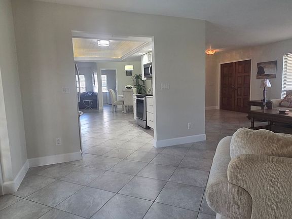 4th image of 534 SE 34th Ter