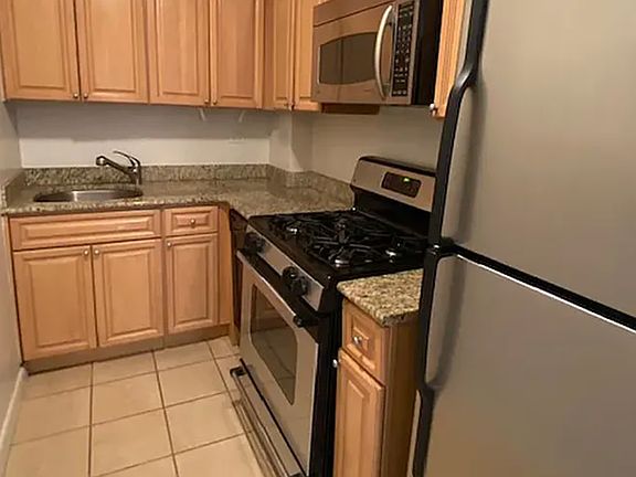 3rd image of 300 W 55th St APT 3B