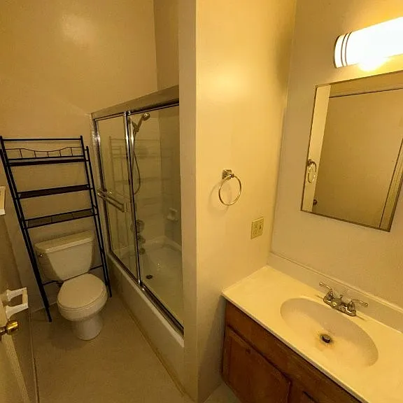22546 Main St #18 — Photo 6