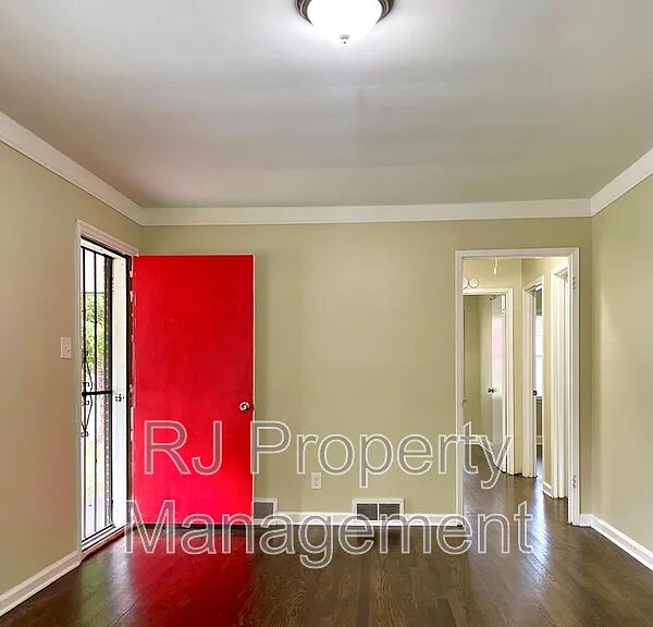 3284 Parham St — Photo 6