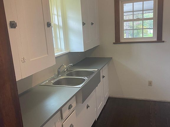 5th image of 4693 Mahoning Ave