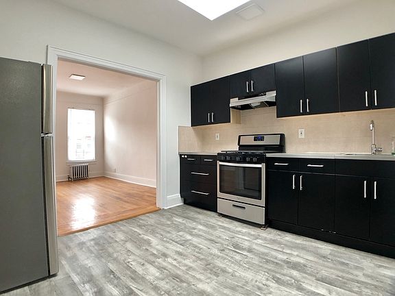 3rd image of 138 1st Ave