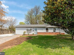 302 W Holly Ave, Sterling, VA 20164