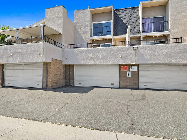 1115 Rosecrans Ave — Photo 13