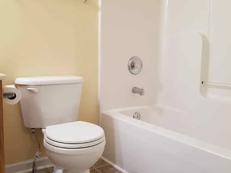 33 Sara Ln - Hallway Full Bath (view 2)