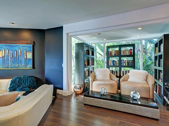 4th image of 815 Palm Trail #23