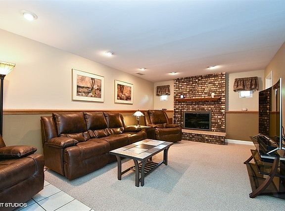 5th image of 22610 Mission Dr