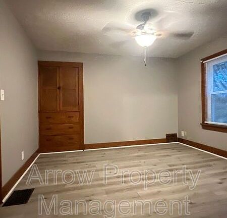 3rd image of 3304 S 40th St #4