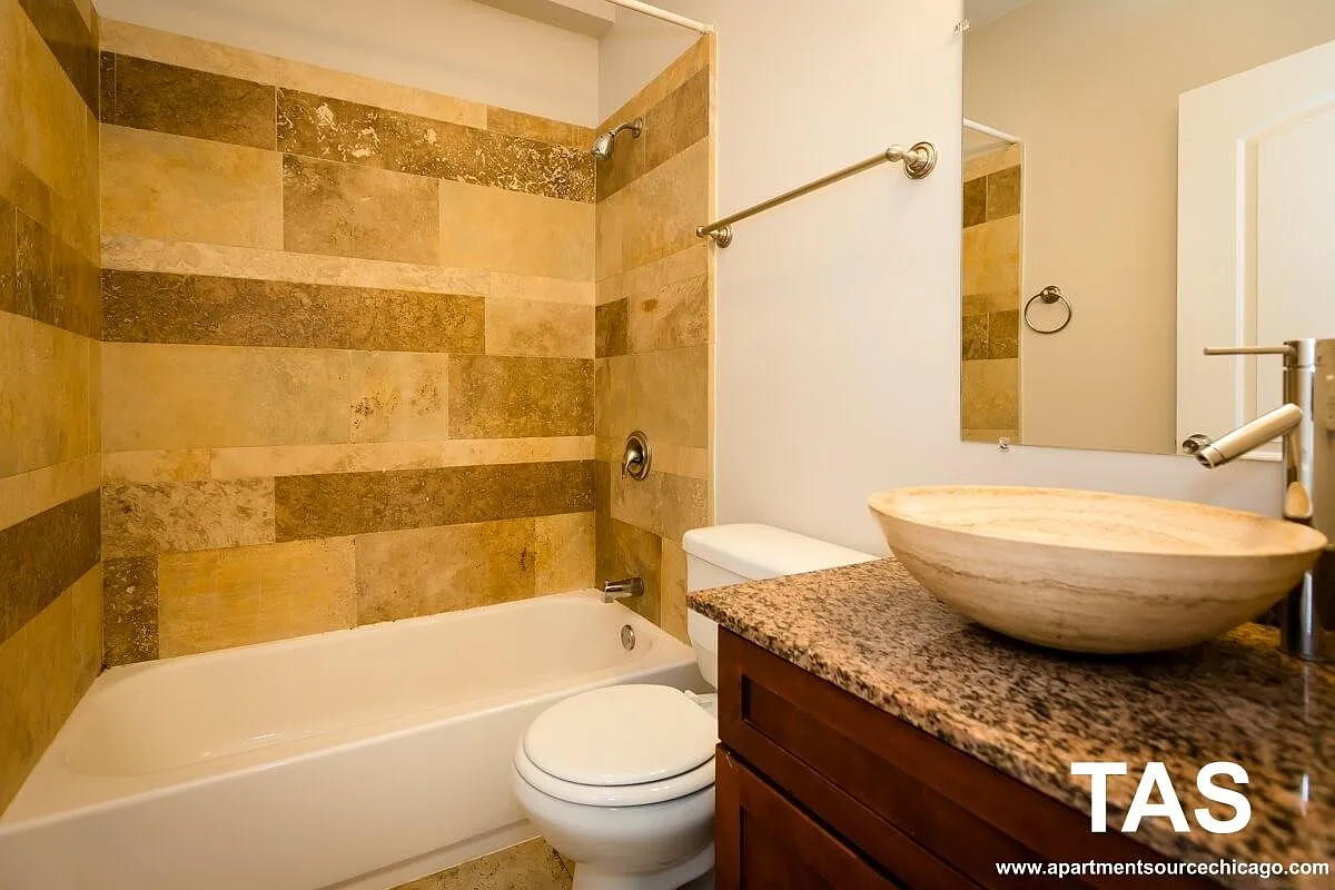 7225 N Rogers Ave — Photo 4