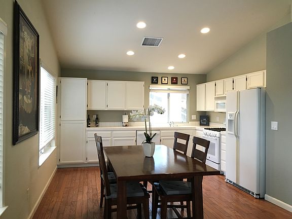 3rd image of 1533 Verbena Way