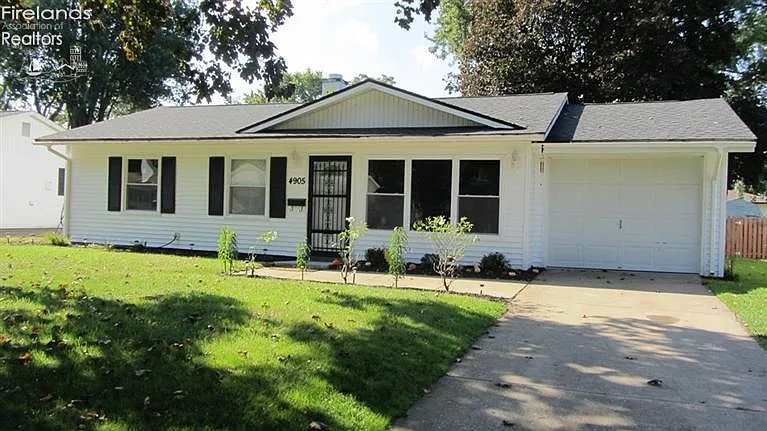4905 Richmond Cir photo 1