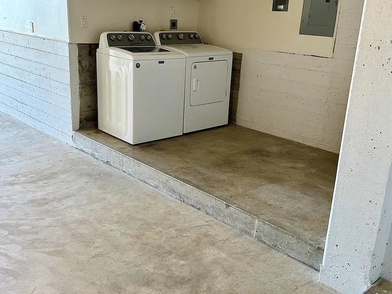 930 Skyline Dr — Photo 28