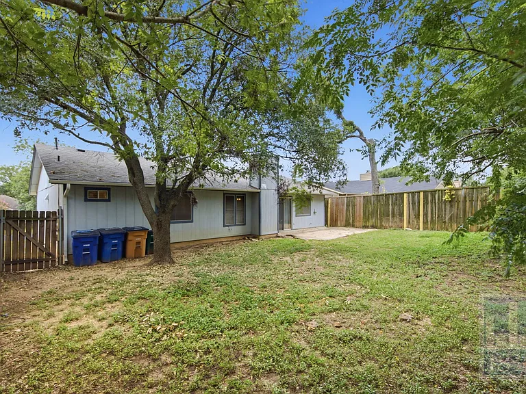 9002 Marsh Dr — Photo 28