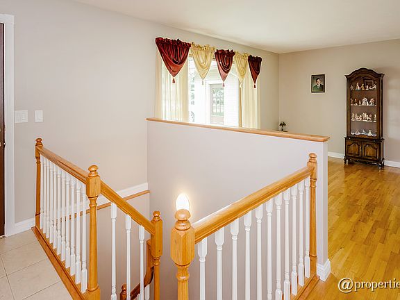 Foyer/Living Room