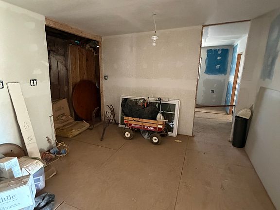 3rd image of 206 S Kansas Ave