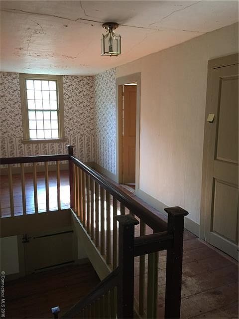 2nd image of 90 Pudding Hill Rd