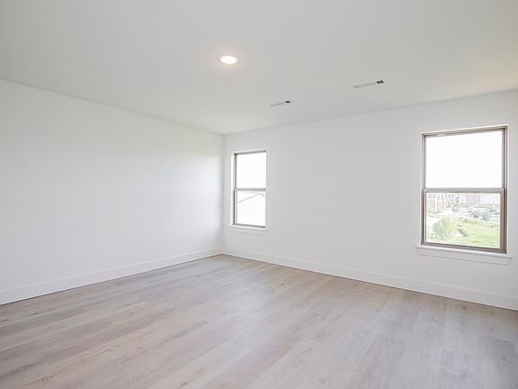 2nd image of 2600 SW Livingston Sq #4