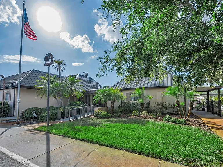 4200 Hampton Dr — Photo 43
