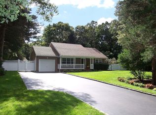 14 Cedar Ln, Middle Island, NY 11953
