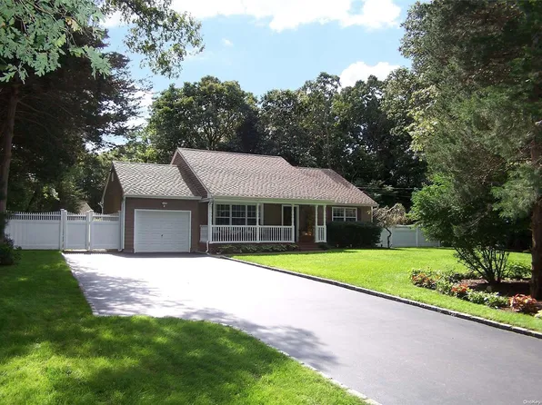 14 Cedar Lane, Middle Island, NY 11953