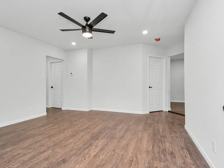 262 De Boll St — Photo 4