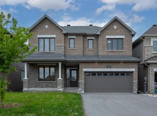 166 Aquarium Ave #1, Ottawa, ON K4A1K8
