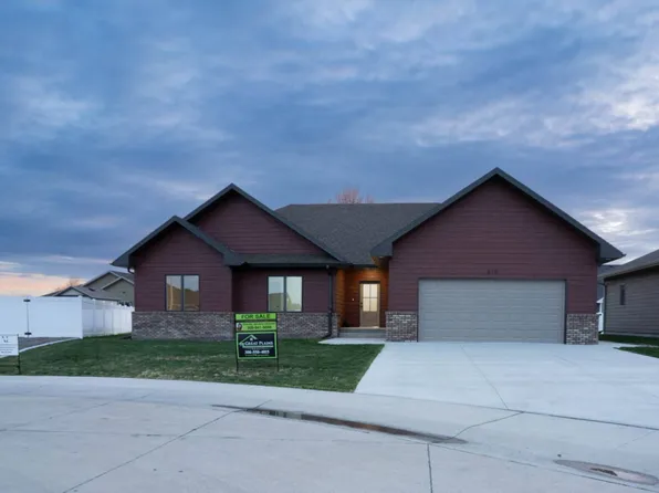 818 Mockingbird Dr, North Platte, NE 69101