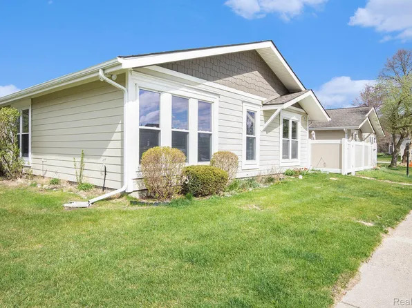 39775 Village Wood Ln, Novi, MI 48375