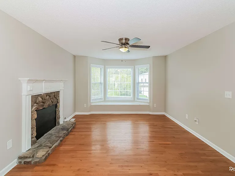100 Ivy Glen Ct — Photo 6