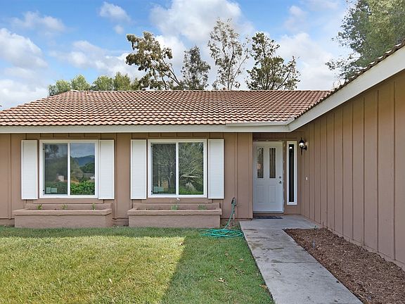 2nd image of 42614 Escolacata Dr