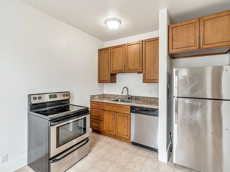 435 Hayes Apartments — Photo 5