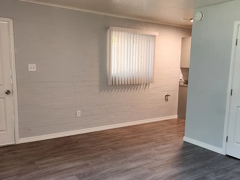 2645 W Morten Ave — Photo 14