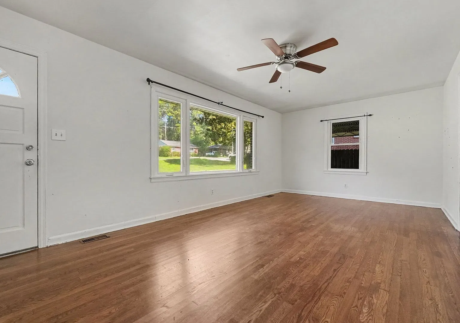Great location! 2 bedroom 1 bath — Photo 4