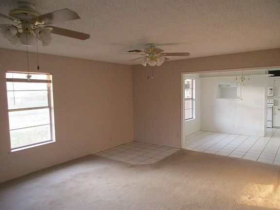 4th image of 2035 River Oaks Dr