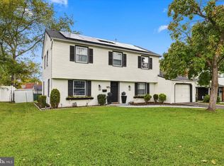 15 Medley Ln, Willingboro, NJ 08046