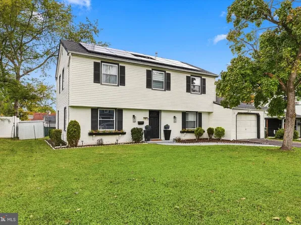15 Medley Ln, Willingboro, NJ 08046