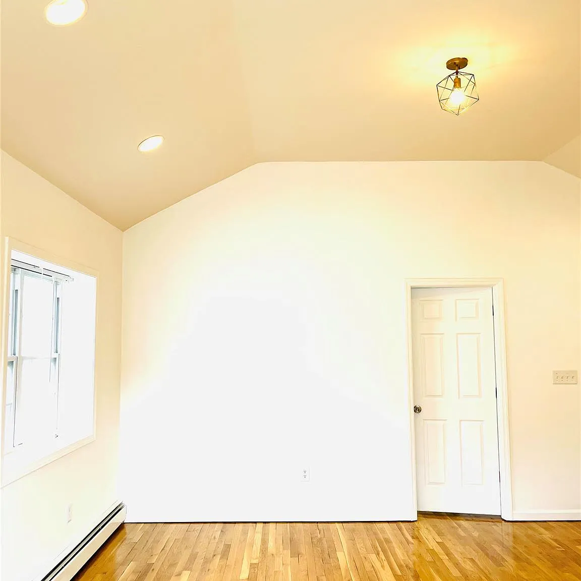 3 bed, 2.0 bath, 2990 sqft, $3,150 — Photo 3