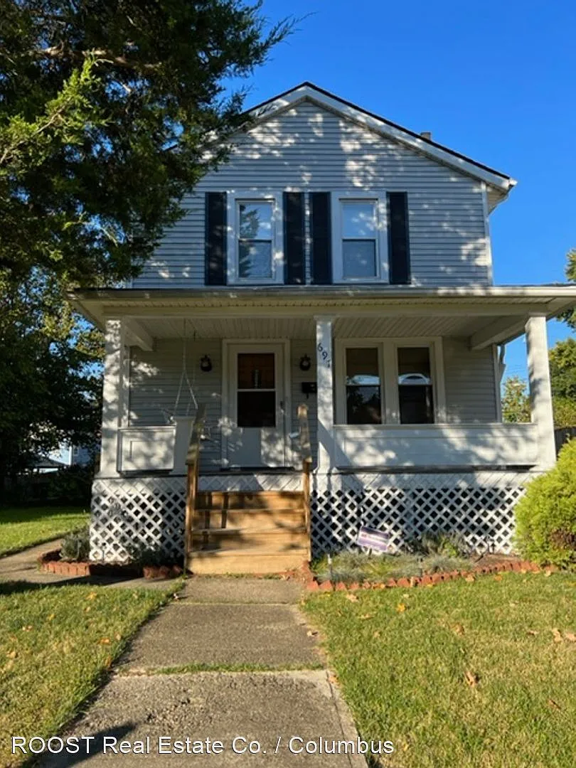 697 S Wayne Ave photo 1