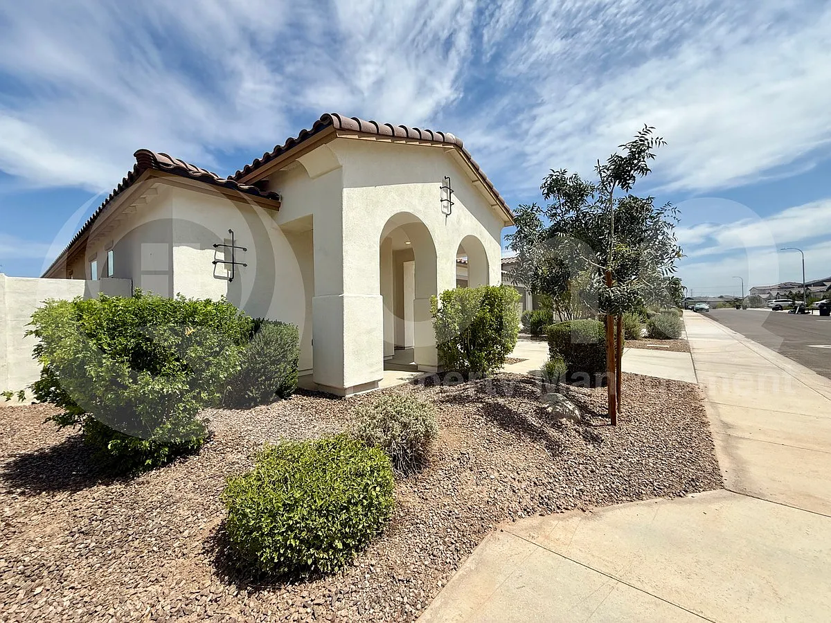 4 bed, 3.0 bath, 2189 sqft, $2,600 — Photo 3
