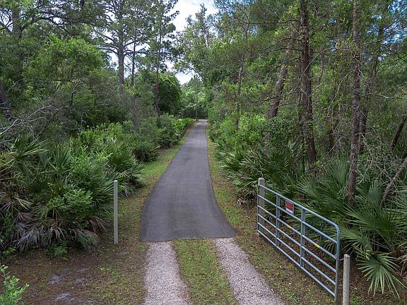 4th image of 1098 Cherry Tree Rd